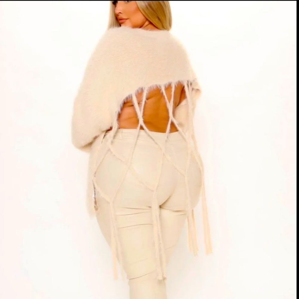 Fashionable cream sweater
